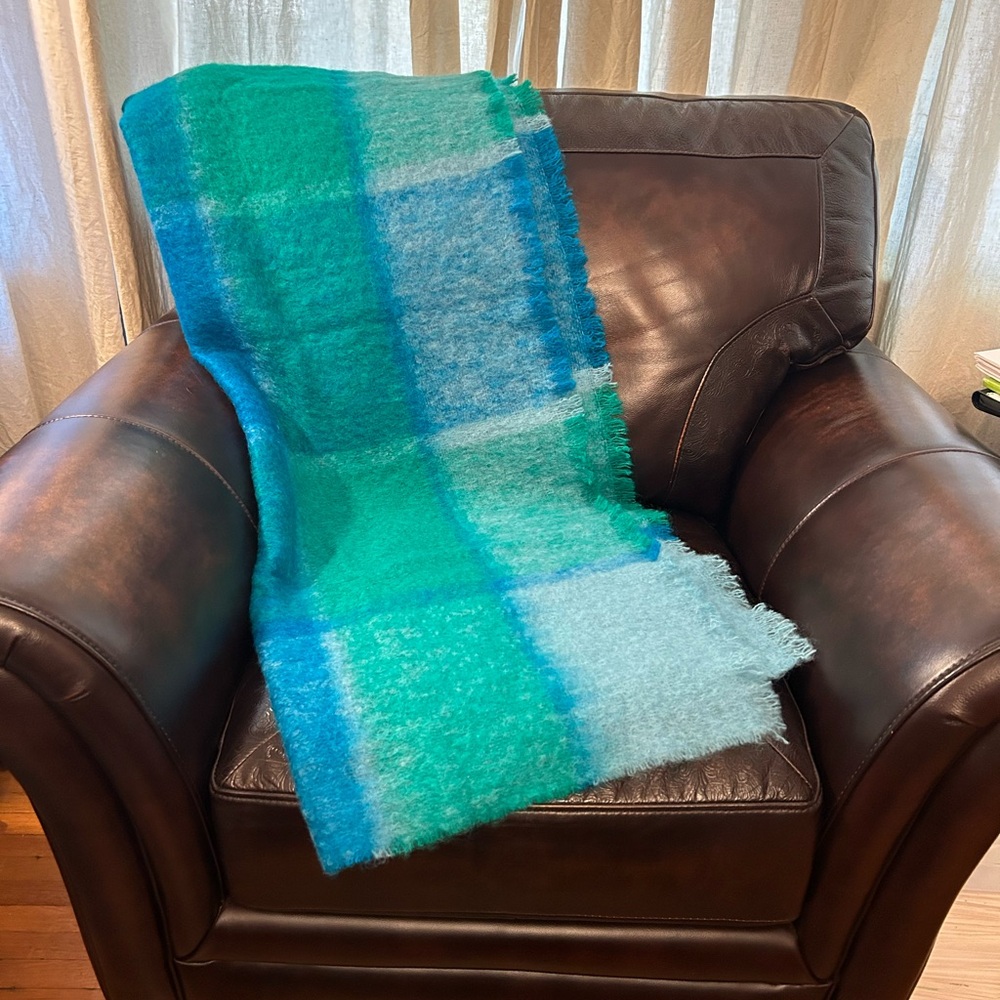John Hanly & Co Mohair Throw/Wrap in Aqua/Green Block Check - Picture 2 of 4